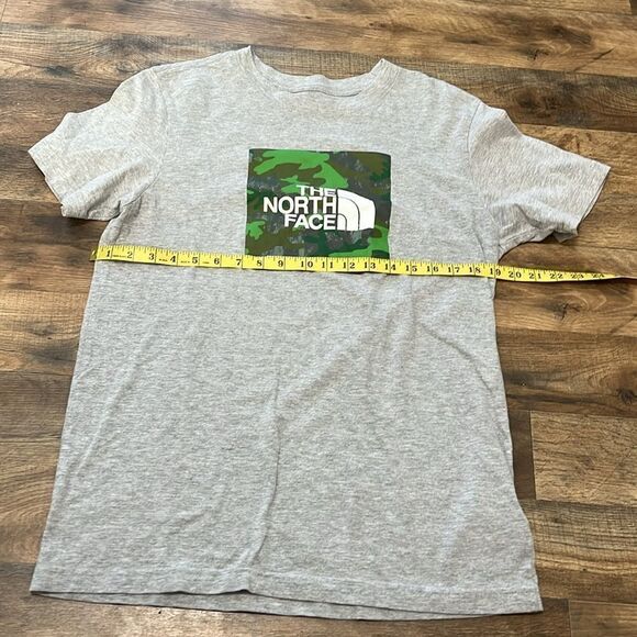The North Face short sleeve t shirt size medium - Picture 3 of 4